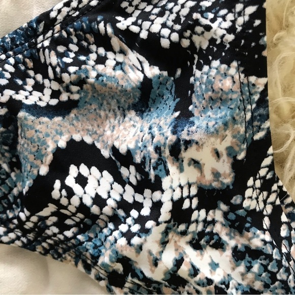 SHADE & Shore two piece bikini swim suit. - Picture 3 of 7